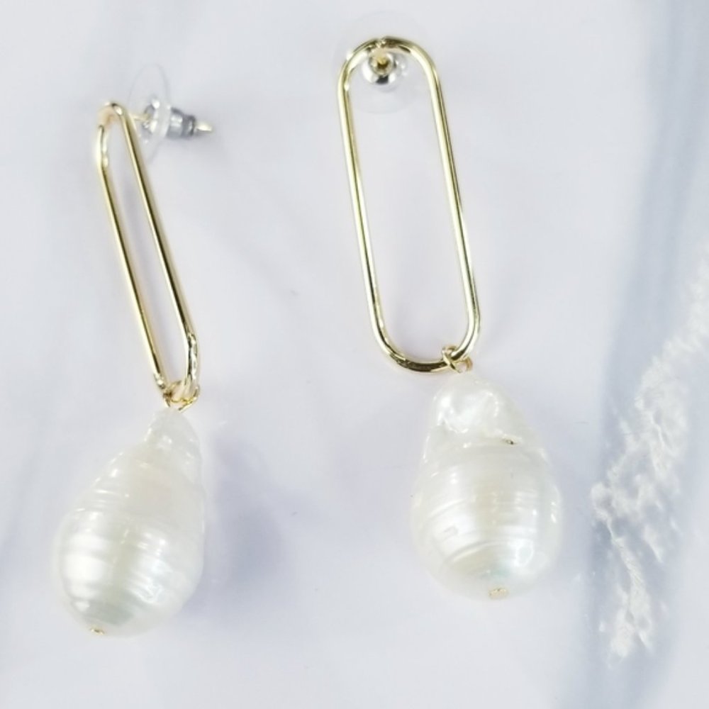 NEW Baroque Freshwater Pearls Paperclip Hoop NWT - Picture 5 of 6
